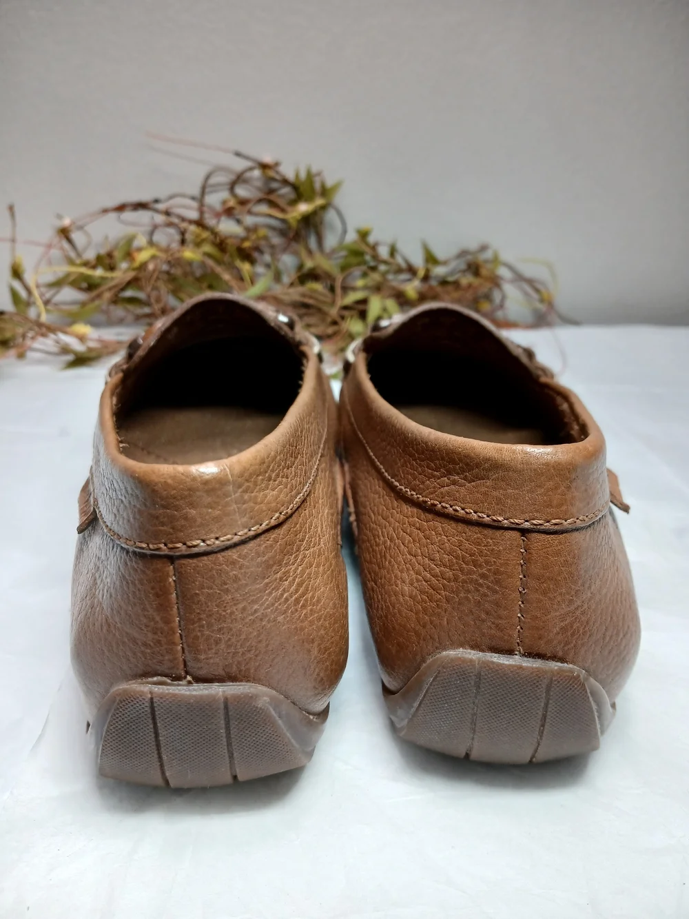Hush Puppies Women's Brown Leather Bit-Accent Loafers *Scuffing Under Front*
